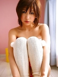 Ryoko Tanaka exposes hot behind in red panty in her bed