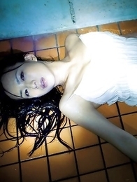Maomi Yuuki is perfect model to pose in different places