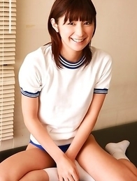 Miu Nakamura takes sports outfit off and reveals hot body