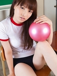 Maho Kiruma in sports equipment plays with ball on desk