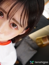 Hitomi Kanzaki is back and shows us her blowjob skills