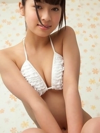 Yuuri Shiina in sexy bath suit shows that is ready for sea