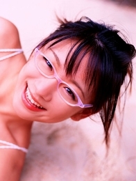 Adorable gravure idol being terribly cute in glasses and a bikini