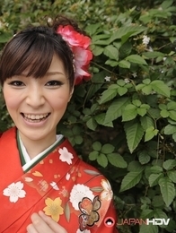 The kimono of Yuria Tominaga hide a beautiful hairy pussy